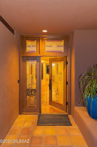 6561 Avenida De Posada, Tucson AZ  85718-2057 exterior