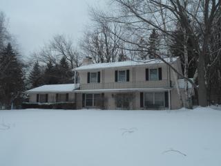 15550 Apple Valley Ct, Brookfield WI  53005-3602 exterior