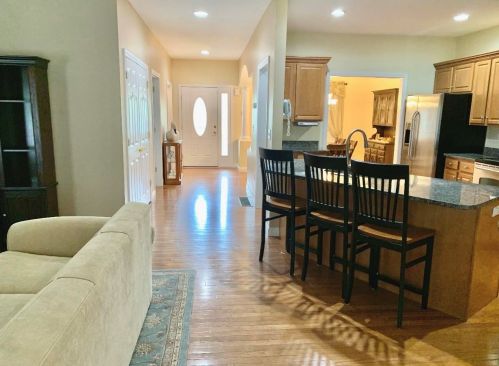 10 Nevins Dr, Londonderry, NH 03053-3576