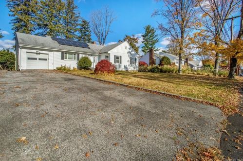 26 Branch Brook Rd, White Plains, NY 10605-4510