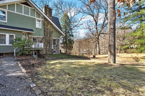 804 Delafield Rd, Pittsburgh, PA 15215-1906