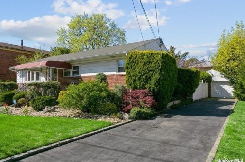 2140 Hoffman Ave, Floral Park, NY 11003-2905