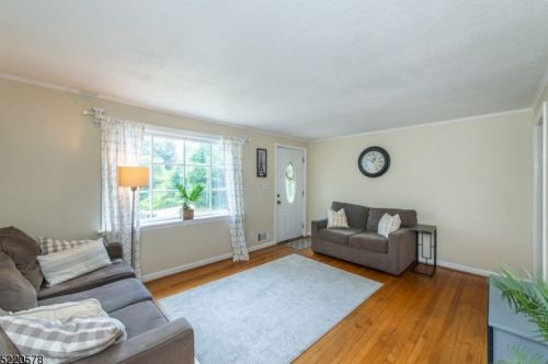 23 Longview Trl, Parsippany NJ  07834-2039 exterior