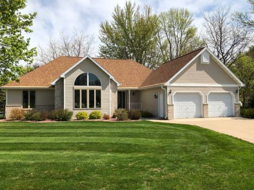 1406 Parkview Dr, New London, WI 54961-2281