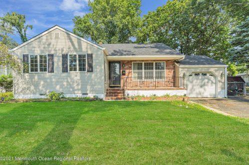 15 Arno St, Oakhurst NJ  07755-1001 exterior