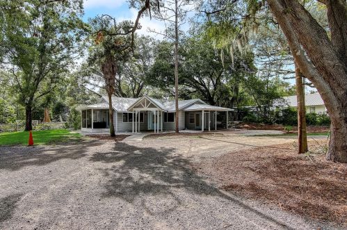 9955 Fowler Ave, Thonotosassa, FL 33592-3395