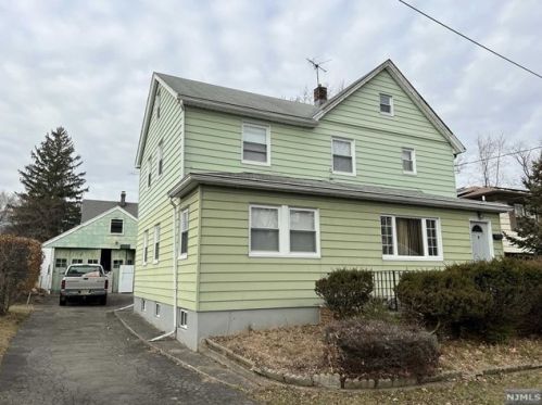 1092 Summit Ave, Teaneck, NJ 07666-5725