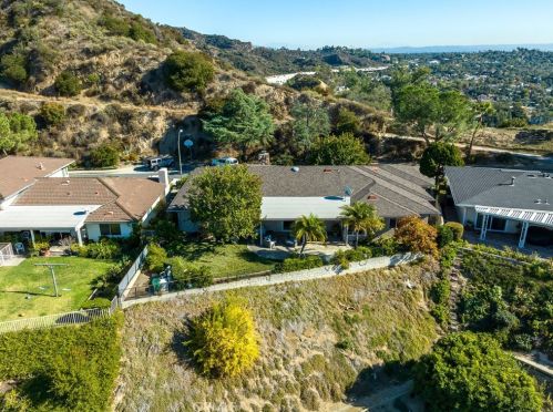 2755 Valle Vista Dr, Glendale CA  91206-4720 exterior