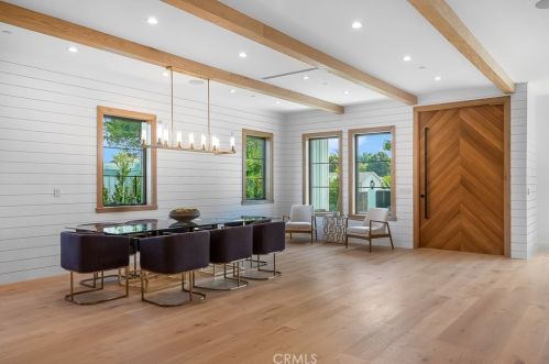 4765 Lemona Ave, Van Nuys CA 91405-4530 exterior