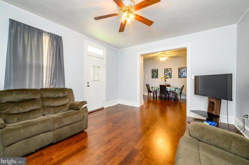 18 Barber Ave, West Deptford NJ  08096-2414 exterior