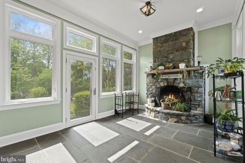 17621 Stonegait Ct, Round Hill VA  20141-2264 exterior