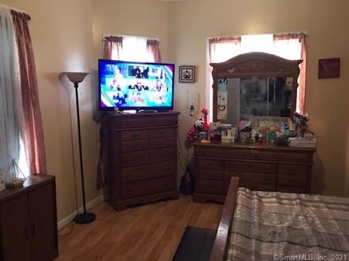 34 Lincoln St, New Britain CT 06052-1638 exterior