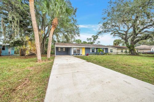 7904 Deland Ave, Fort Pierce, FL 34951-1423