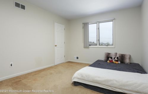 237 Shore Dr, Monmouth Hills NJ  07732-1567 exterior