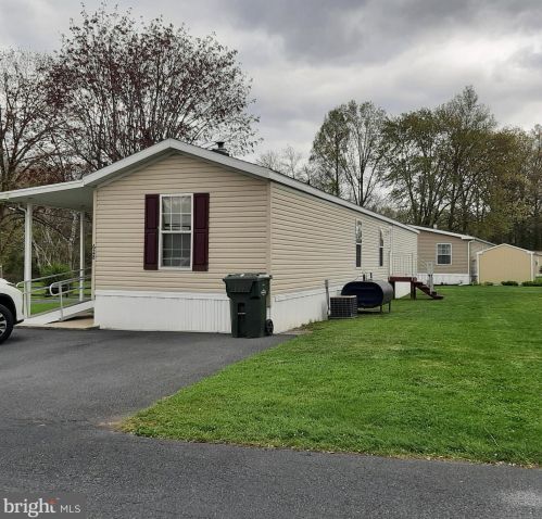 628 Thrush Ct, Navy Sup Dpt, PA 17050-2091