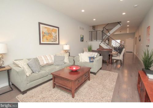 1129 20th St, Philadelphia, PA 19146-2951