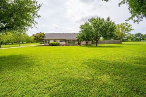 507 Lux Dr, Waco, TX 76706-6225