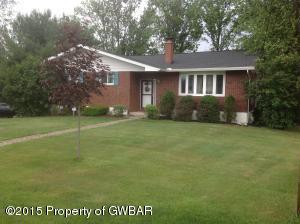 23 Robbins Rd, Dallas, PA 18612-9136