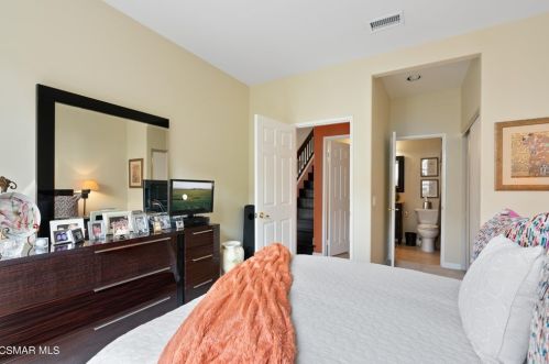 4766 Castello Way, Calabasas CA  91377-5500 exterior