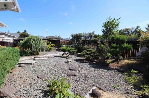 896 Delano St, San Lorenzo CA  94580-1246 exterior