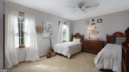 13 Woodside Ln, Flemington NJ  08822-3221 exterior