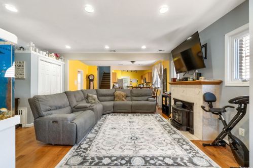 13 Oak Pl, Far Rockaway, NY 11096-1109