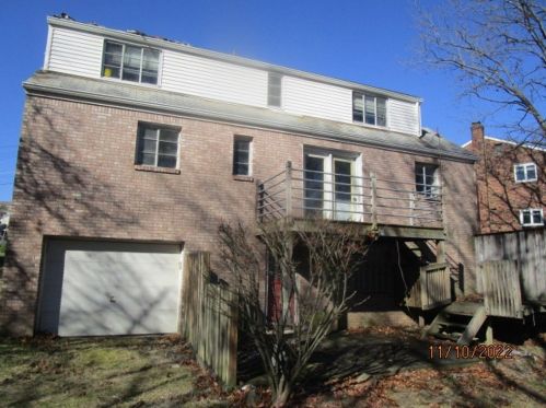 124 Carnold Dr, Whitaker, PA 15120-2744