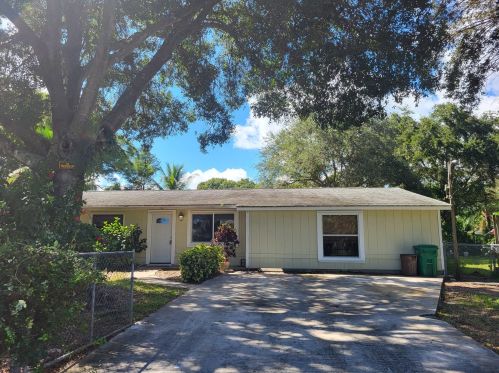 5701 Birch Dr, Fort Pierce, FL 34982-7541