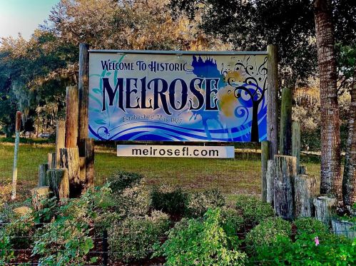 121 Crystal Lake Dr, Melrose, FL 32666-4241