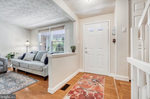 10902 Barton Hill Ct, Herndon VA  20191-5000 exterior