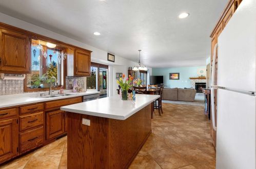 829 Ontonagon Ct, Green Bay, WI 54301-1094