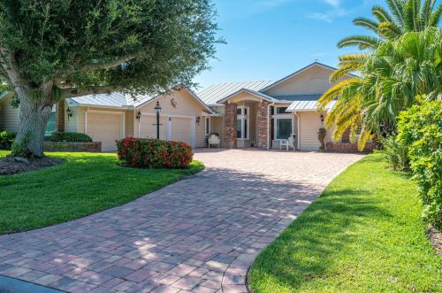 69 Cache Cay Dr, Vero Beach, FL 32963-1211