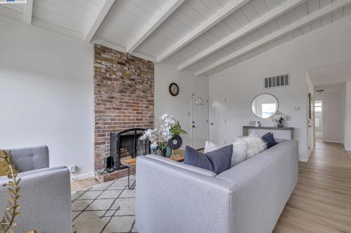 16066 Via Walter, San Lorenzo, CA 94580-1932