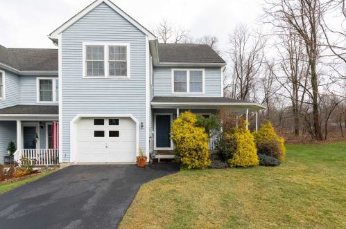 17 Windsor Ct, Poughkeepsie, NY 12601-1116