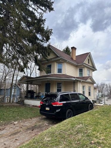 41 Ridge Ave, Hermitage, PA 16150-1250