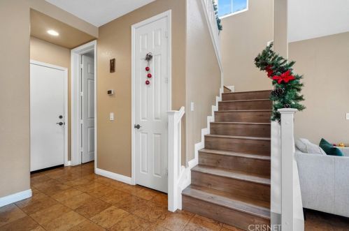 19920 Holly Dr, Santa Clarita CA  91350-3698 exterior