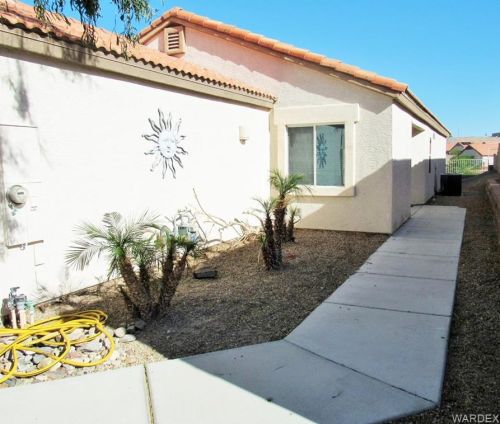 2429 Topanga Dr, Bullhead City, AZ 86442-8463