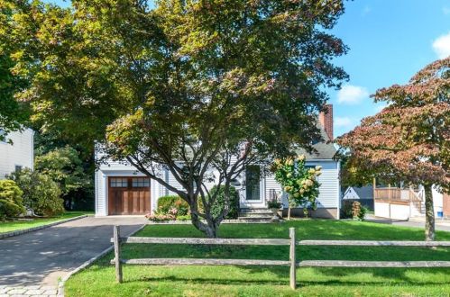 17 Chatham Dr, Norwalk, CT 06854-2501