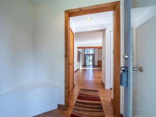 36 Sky Top Rd, Ridgefield, CT 06877-1519