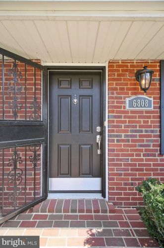 6808 Darby Ln, Springfield, VA 22150-2005