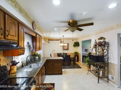 300 Albert Ave, Lakewood NJ  08701-5405 exterior