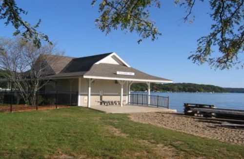 521 Wiswell Dr, Williams Bay, WI 53191-9762