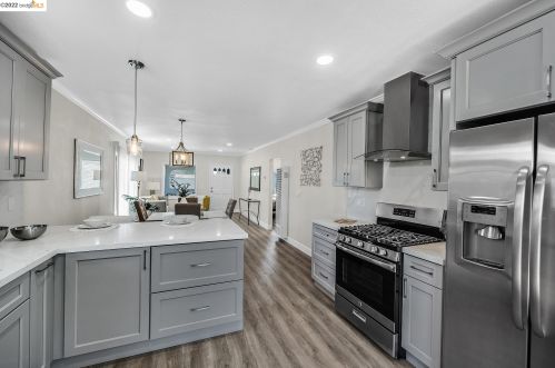 7144 Holly St, Oakland CA  94621-2345 exterior