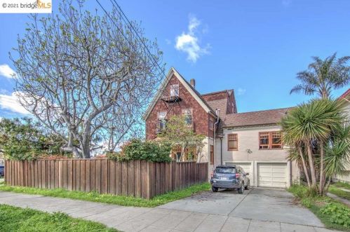 2447 Derby St, Berkeley, CA 94705-1126