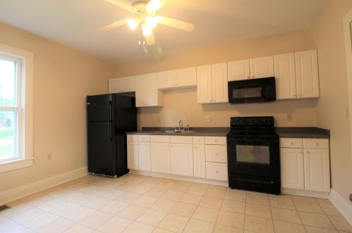 35 Lincoln Ave, London OH  43140-1579 exterior