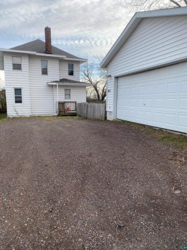 915 3rd St, Duluth, MN 55805-2191