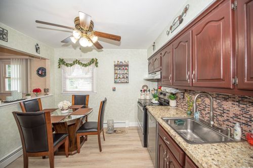 503 Kings Ave, North Lindenhurst NY  11757-3534 exterior