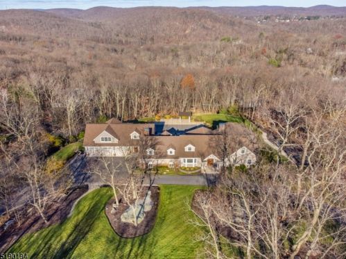 752 Ridge Road Ter, Kinnelon NJ  07405-2132 exterior