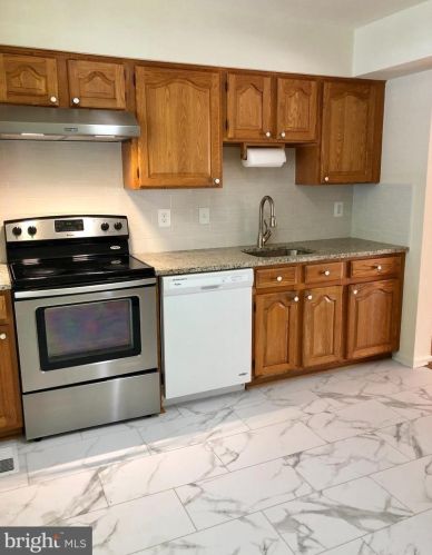8819 Winding Hollow Way, Springfield VA  22152-1457 exterior