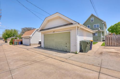 1113 60th St, Milwaukee WI 53214-3316 exterior